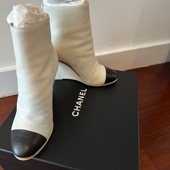 2025 Chanel Ankle Boots Size 36 - Picture 3 of 5